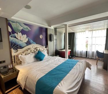 Fenghuang Hotel | Xizha River View Homestay
