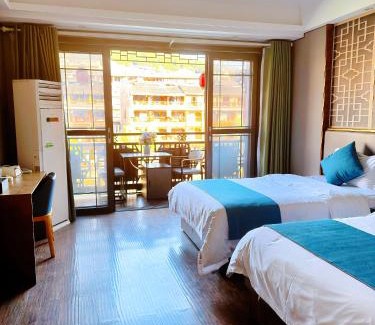 Fenghuang Hotel | Xizha River View Homestay