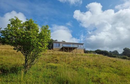 Tryphena Casa | XSPOT Medlands Beach House - Ocean views - Short stroll to the beach