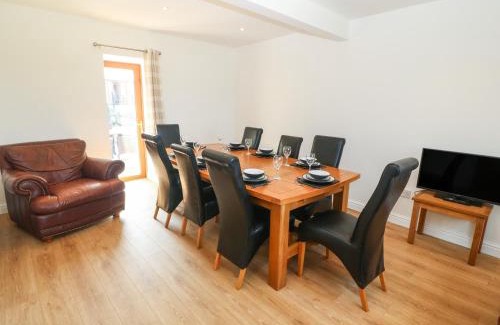 Dinas Casa | Y Berth Ddu Farmhouse