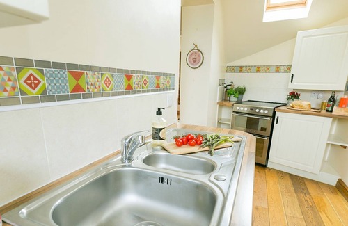 Cylch-Y-Garn Cabaña | Y Beudy - a sea view that sleeps 2 guests in 1 bedroom