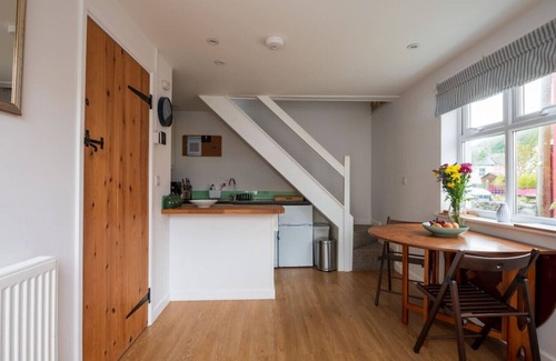 Solva Apartamento | Y Bothy · Riverside Bothy In Heart of Scenic Harbour Village