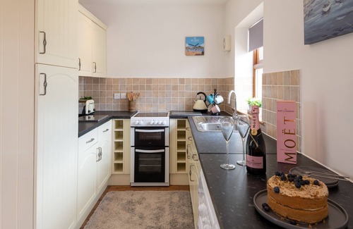 Llanfaelog Casa | Y Bwthyn: 2 bedroom pet-friendly cottage in Glan Gors, Anglesey