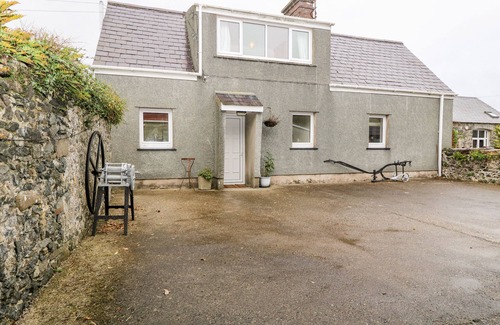 Llannor Cabaña | Y BWTHYN, pet friendly, character holiday cottage in Pwllheli