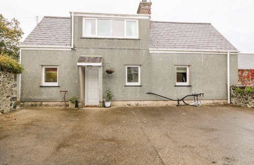 Llannor Cabaña | Y BWTHYN, pet friendly, with pool in Pwllheli