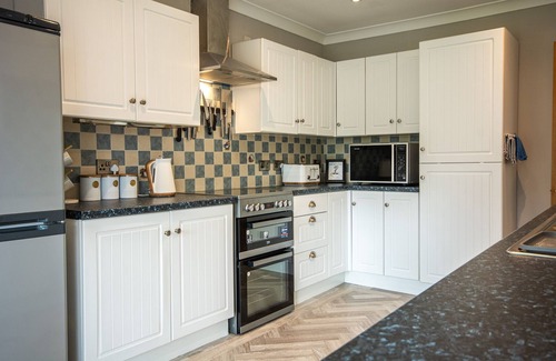 Llanfaelog Cabaña | Y Bwthyn - sleeps 4 guests in 2 bedrooms
