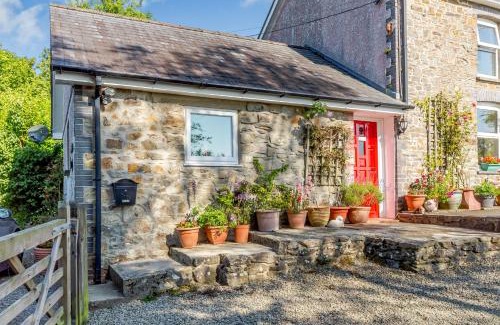Llanybydder Casa | Y Cwtch