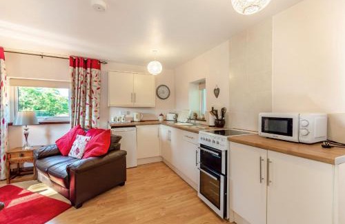 Llanybydder Casa | Y Cwtch