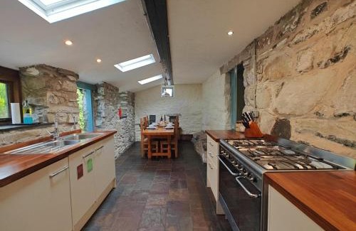 Dolgellau Casa | Y Cwtch - Panoramic mountain views within Snowdonia's National Park - 4x4 only