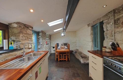 Dolgellau Casa | Y Cwtch - Panoramic mountain views within Snowdonia's National Park - 4x4 only