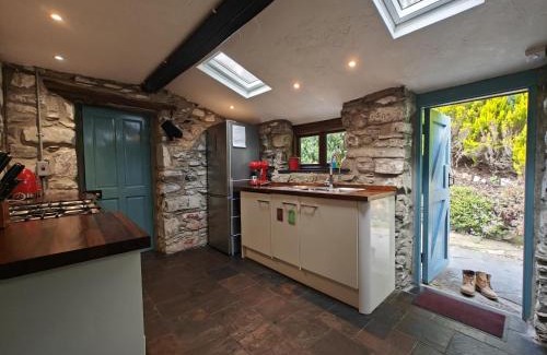 Dolgellau Casa | Y Cwtch - Panoramic mountain views within Snowdonia's National Park - 4x4 only