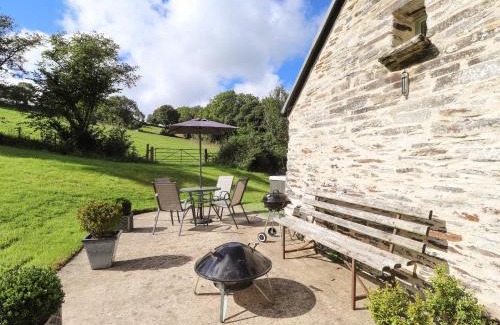 Felindre Farchog Casa | Y Felin at Coed Cadw