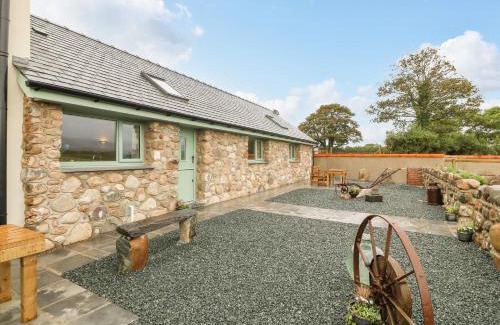 Bont Newydd Casa | Y Felin The Granary