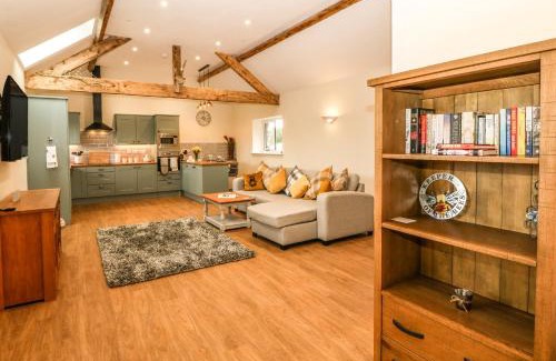 Bont Newydd Casa | Y Felin The Granary