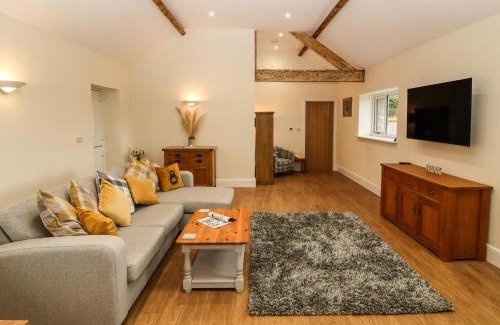 Bont Newydd Casa | Y Felin The Granary