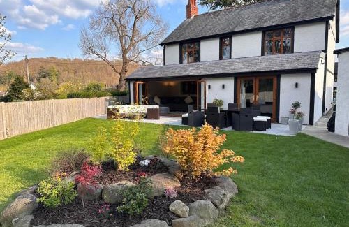 Rowen Casa | Y Gorlan - Snowdonia luxury house Carneddau mountain views
