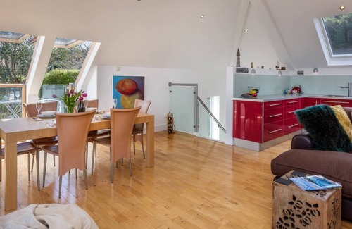 Bwlchtocyn Casa | Este lujoso retiro costero cuenta con una ubicación conveniente cerca de la playa Abersoch y Abersoch Golf Cl.
