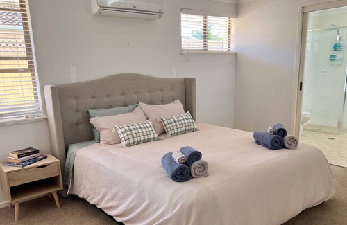 Port Macquarie Casa | Yabby House - pool, private Jetty, Port Canals