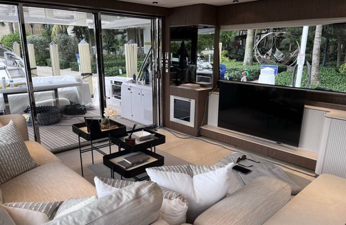 Paradise Island Alquiler De Eote | Yacht Atlantis Bahamas charter Christmas and new years available 45k/week