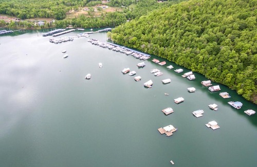 Andersonville Hotel | Yacht Club Cabana