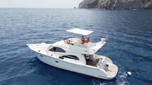 Santa Cruz de Tenerife Alquiler De Eote | Yacht Experience Tenerife 24h plus Tour with private Skipper & private Hostess all inclusive with Cocktails, Sandwiches and free Minibar