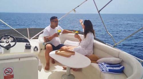 Santa Cruz de Tenerife Alquiler De Eote | Yacht Experience Tenerife 24h plus Tour with private Skipper & private Hostess all inclusive with Cocktails, Sandwiches and free Minibar