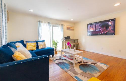 Freeport Casa | Yachtsman Cove Water Front 3 Bedrooms House Features 3 Levels Living Space in Freeport NY