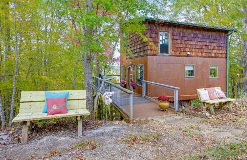 Stokes Apartamento | Yadkin River Treehouse about Miles of Trails On-Site