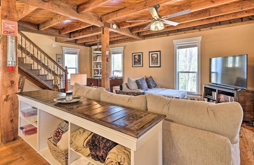 Union Grove Cabina | Yadkin Valley Cabin Retreat w/ Deck, Fire Pit