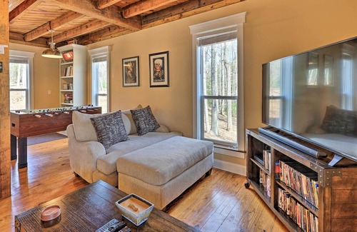 Union Grove Cabina | Yadkin Valley Cabin Retreat w/ Deck, Fire Pit