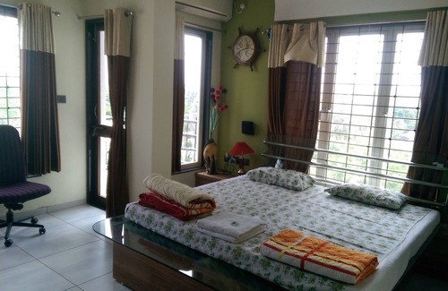 Vadodara Apartamento | Yajmaan - 1-401 Apartamento de servicio de lujo Ultra Morden