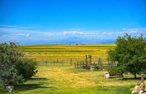 Galeton Casa | Yak Ranch with Mountain Views, Near Wellington!