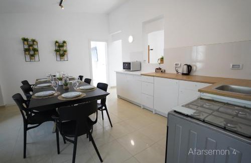 Eilat Apartamento | YalaRent Afarsemon Apartments with pool - For Families & Couples