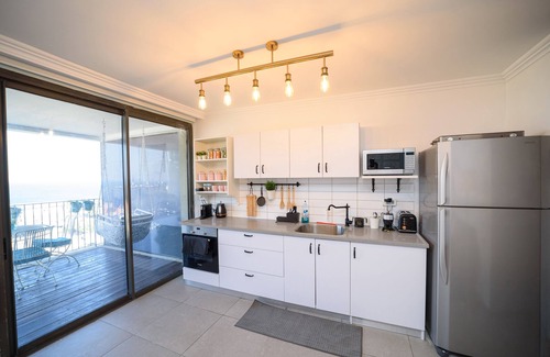 Tiberias Old City Apartamento | YalaRent Migdalor boutique 2BR & Balcony APT with Sea of Galilee views - Families only