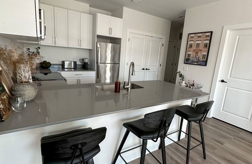 Downtown Apartamento | YALE 3-12 MO. SHORT TERM LEASE. DM Yale Luxury Apartment on IG @Yalehousing
