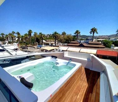 Yalikavak Alquiler De Eote | Yalikavak Matilda Mega Yacth Hotel