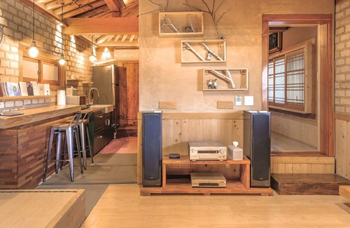 Seojong Casa | Yangpyeong Agni Choshi Mae Hanok Stay