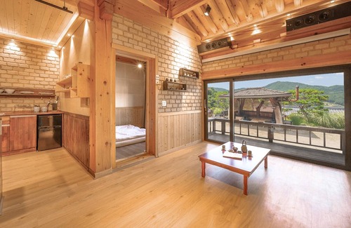 Seojong Casa | Yangpyeong Agni Choshi Mae Hanok Stay