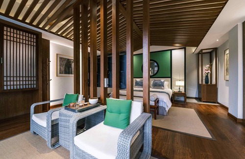Yangshuo Hotel | Yangshuo Picturesque Resort - Free Train Station Pick Up