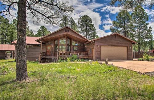 Mountain Pine Estates Casa | Yard, Grill and Games Spacious Cabin in Lakeside!