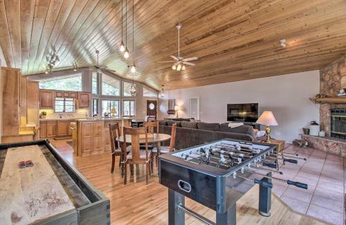 Mountain Pine Estates Casa | Yard, Grill and Games Spacious Cabin in Lakeside!
