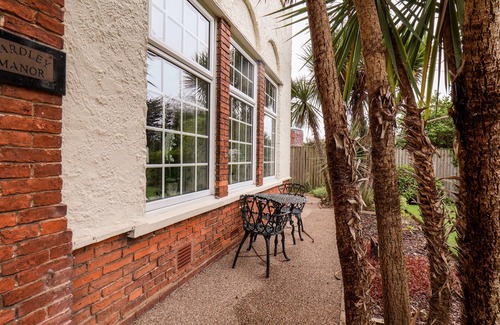 Scarborough Cabaña | Yardley Manor
