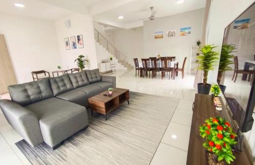 Bandar Mutiara Casa | Yarra Park, Up to 10 Pax, 5 Bedrooms, 4 Bathrooms, 2 Car Parks by Star Home