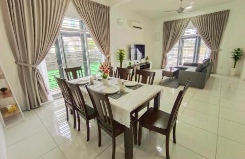 Bandar Mutiara Casa | Yarra Park, Up to 10 Pax, 5 Bedrooms, 4 Bathrooms, 2 Car Parks by Star Home