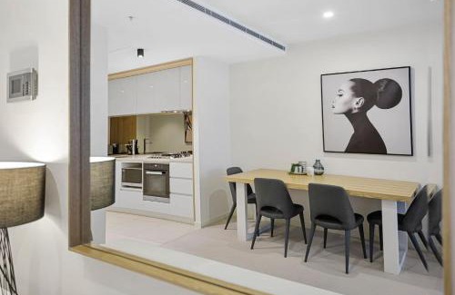 South Yarra Apartamento | YARRA · YARRA Toorak Rd & Chapel St. Pool, Gym & Parking