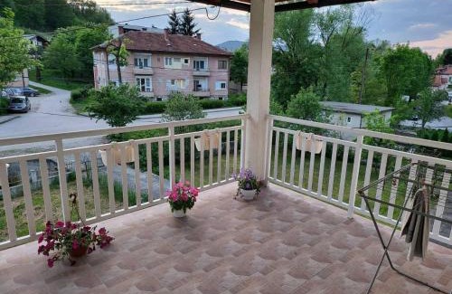 Hadzici Apartamento | Yas apartment