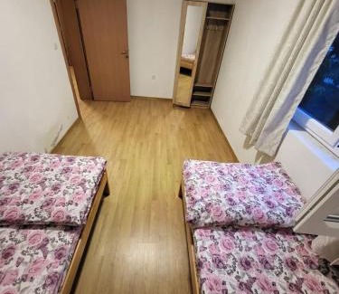 Hadzici Apartamento | Yas apartment