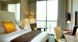 Abu Dhabi Hotel | Yas Plaza Circuit by IHG