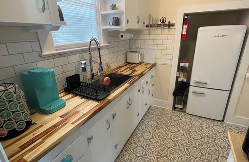 Richs Deland Cabaña | Yaupon Cottage - Unique 2-bedroom in DeLand