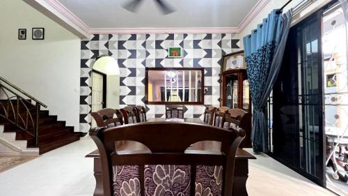 Kampung Geliga Besar Casa | YB Guest House 4 Bilik 5 Katil